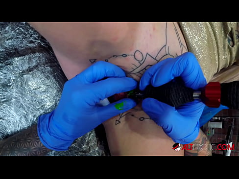 ❤️ Uiters getatoeëerde hottie Sully Savage het 'n tatoeëermerk op haar klitoris gekry ❤️❌ Gehaltepornografie by porn af.pornoklinge.ru ❌️